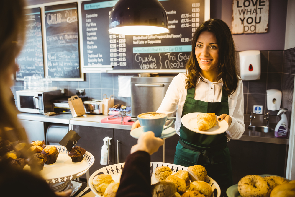 Cappucino und Croissants