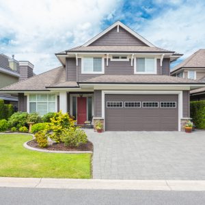 Was ist der Vorteil von Fertiggaragen? Erfahren Sie mehr in unserem Ratgeber.